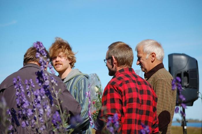 Sentrale arbeidsfolk f�r blomster fra leder i AL �verstua ,Martin Skjefstad