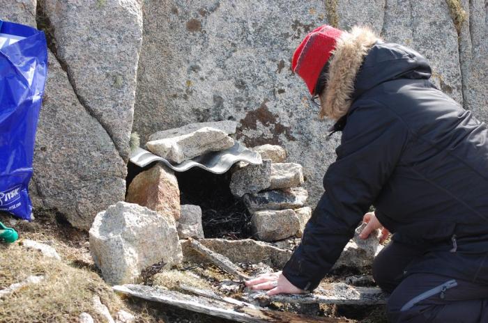 Steinhus bygges av den flotte granitten