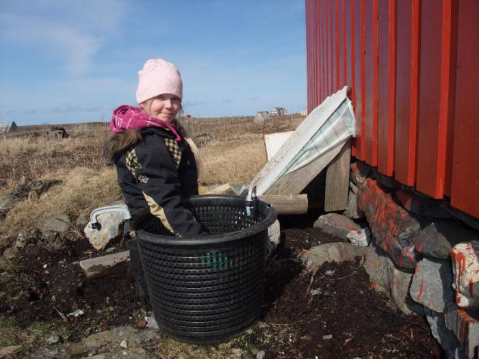 Astrid Mari var yngste deltaker. Her har hun gjort opp sitt f�rste e-hus.